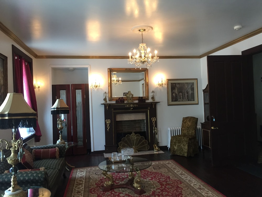 Luxury Suite, 1 King Bed, Private Bathroom (Michael Angelo) photo 3