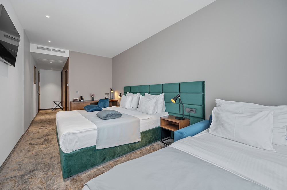 Deluxe Room - Photo 19