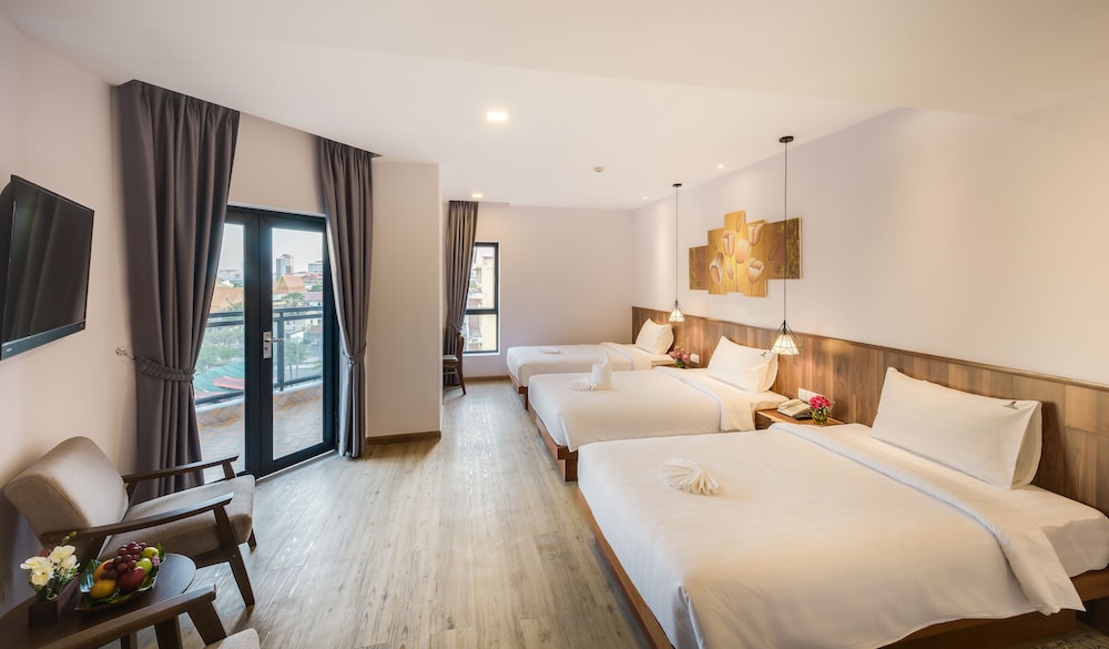 Deluxe Triple Room, 3 Twin Beds, City View photo 1
