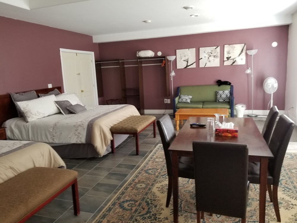 Family Room, 2 King Beds With Sofa Bed, River View (River Side) photo 3