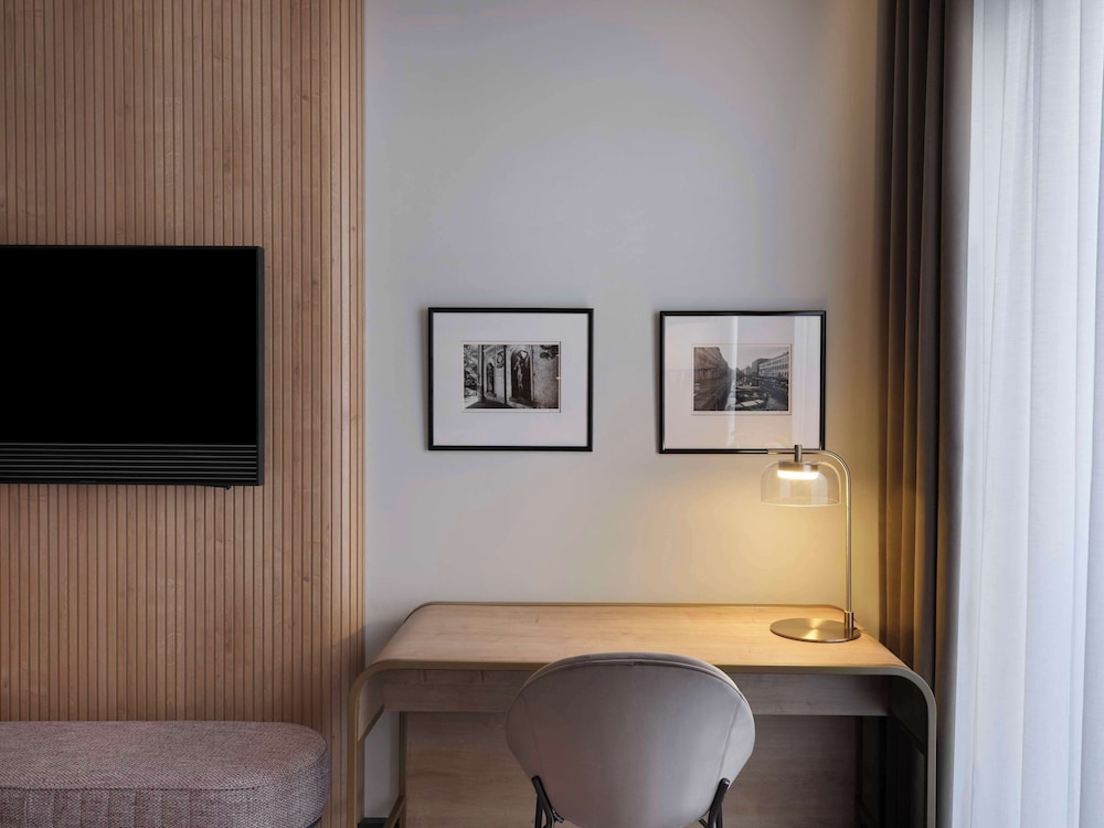 Standard Room thumbnail 6