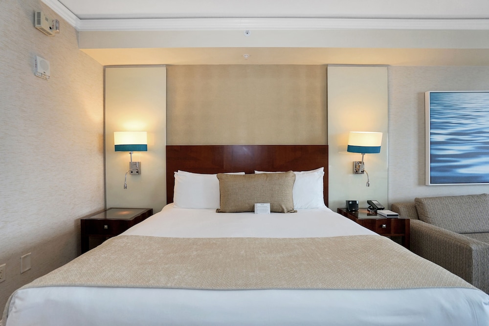Junior Studio Suite, 1 King Bed with Sofa bed, Kitchenette photo 3