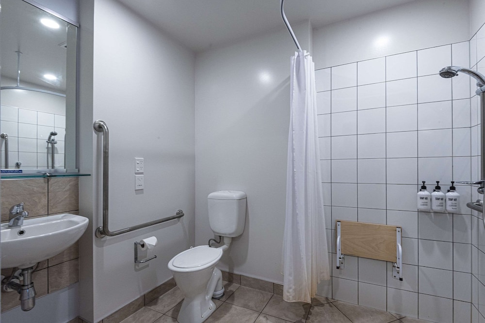 Mobility Accessible Room - Photo 2