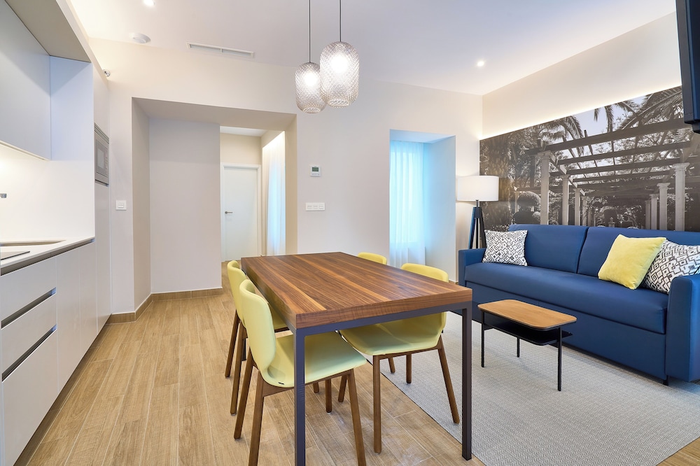 Suite, 1 Bedroom (Exterior) - Photo 4