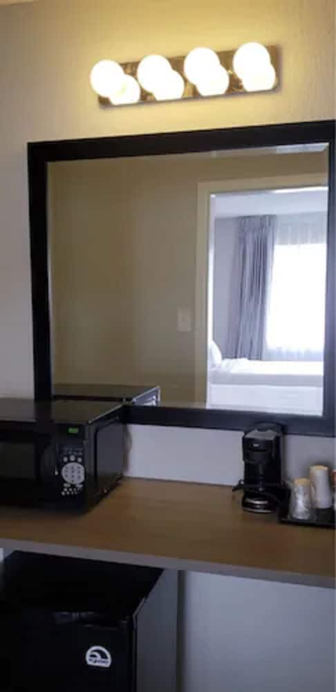 Room, 1 King Bed, Non Smoking - Photo 2