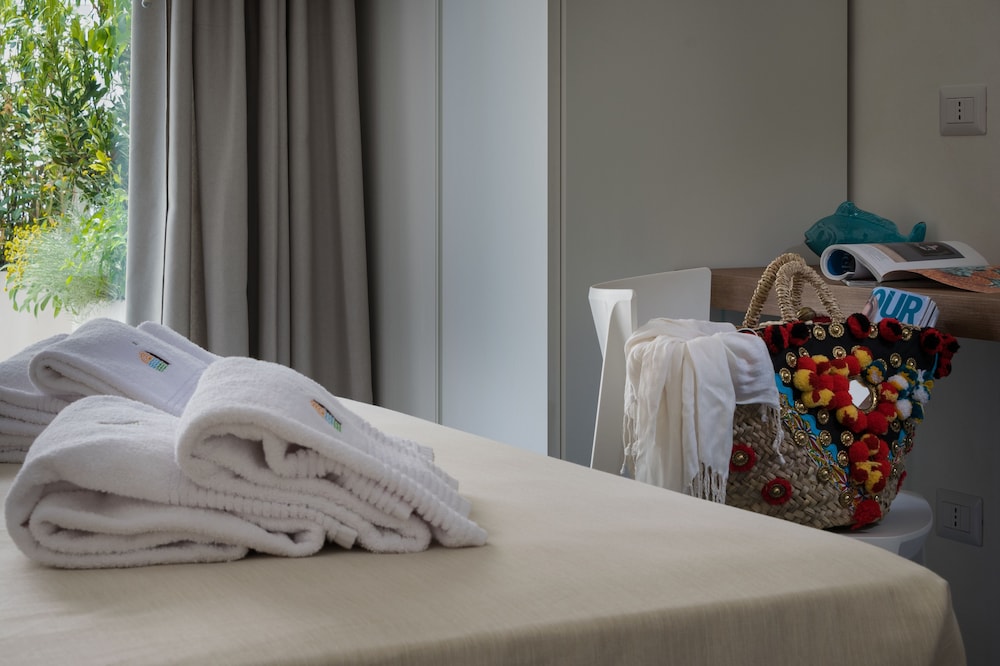 Deluxe Double or Twin Room photo 3