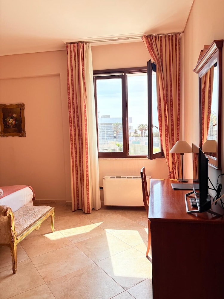Superior Double or Twin Room - Photo 8
