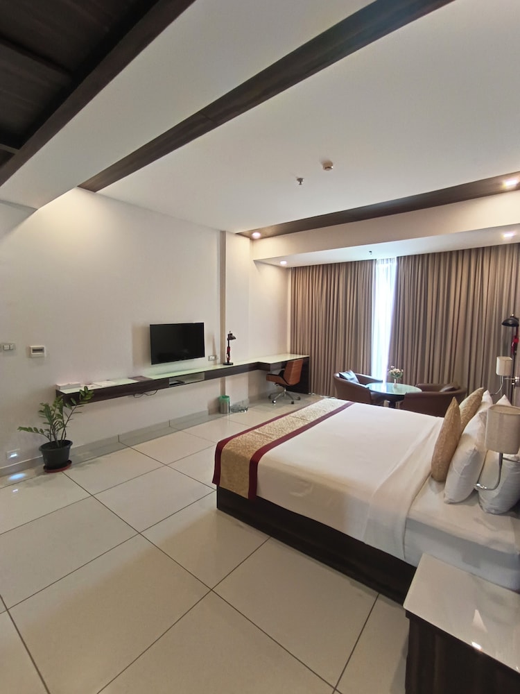 Executive Studio Suite