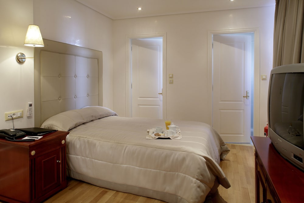 Presidential Suite, City View thumbnail 5