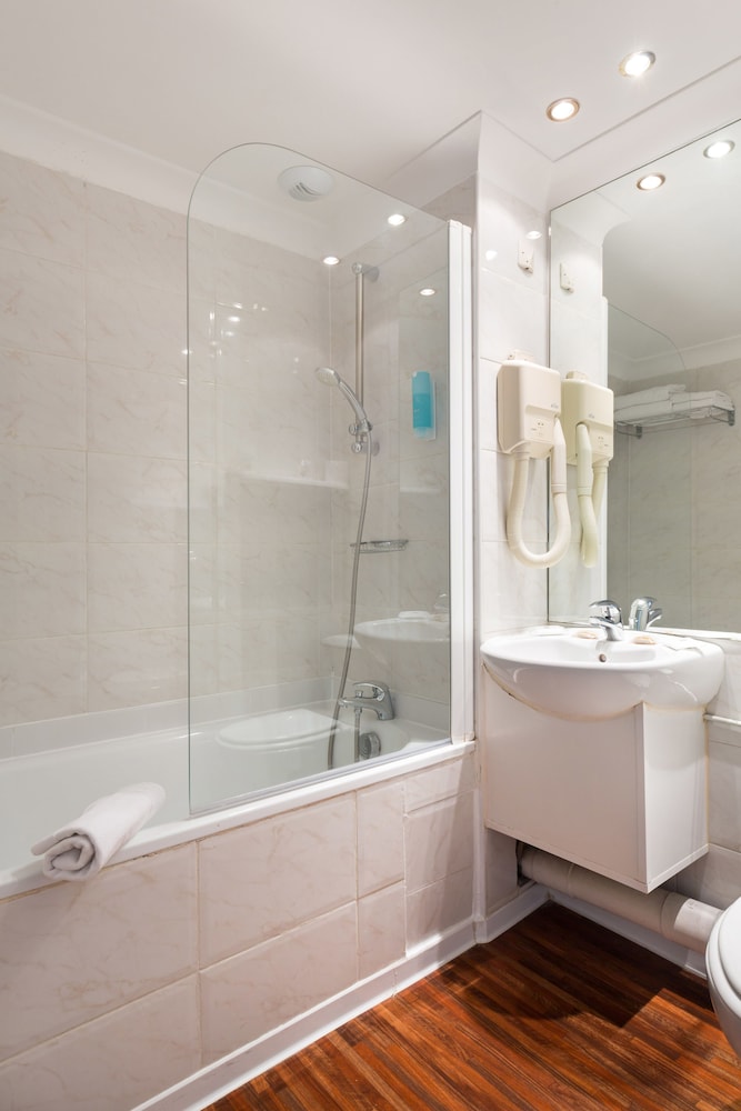 Classic Room, 1 Queen Bed, Non Smoking, Balcony - Photo 7