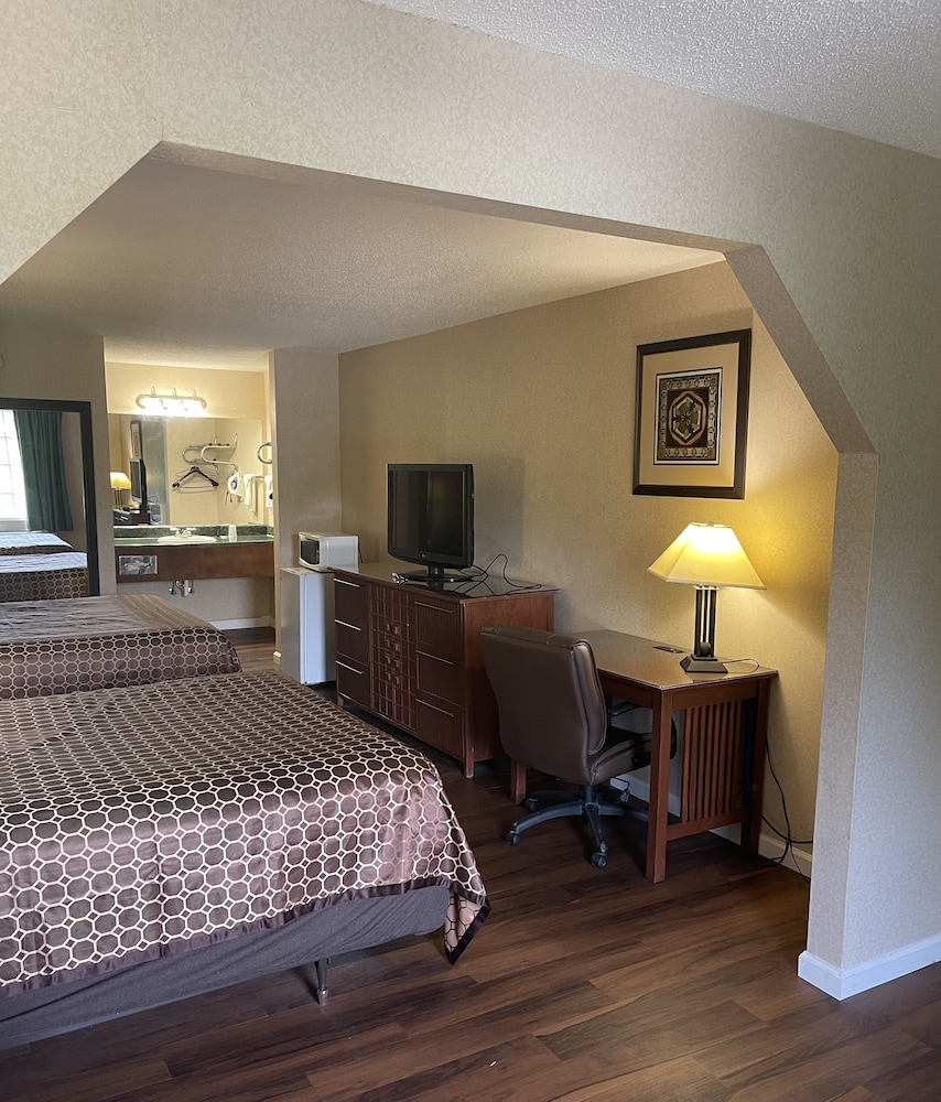 Suite, 2 Double Beds, Non Smoking photo 1