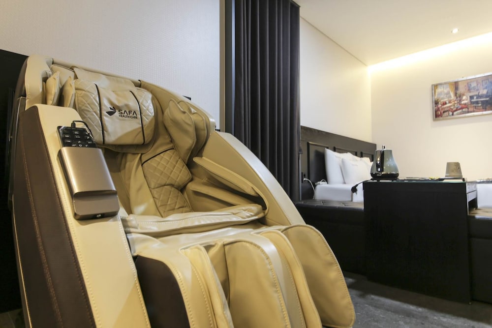 VIP Room - Photo 9