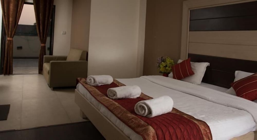 Deluxe Double Room, 1 King Bed photo 2