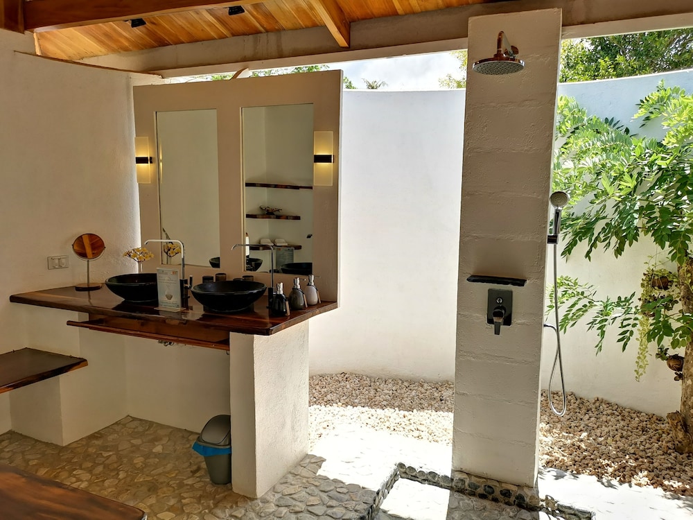 Luxury Villa, 1 Queen Bed, Ocean View (Prestige) photo 2