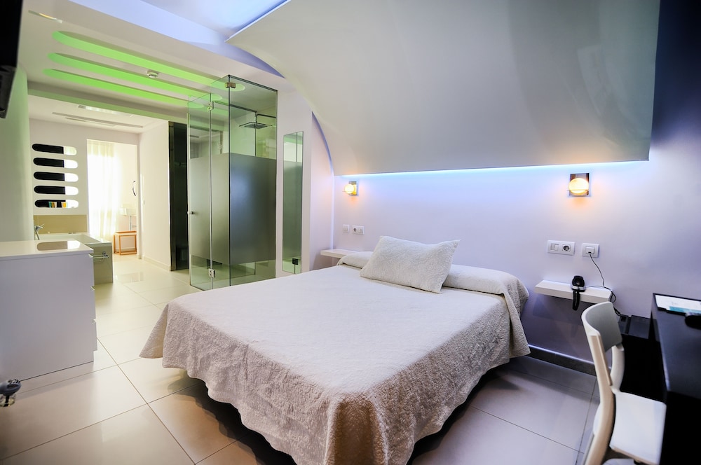 Superior Room, City View - Photo 8