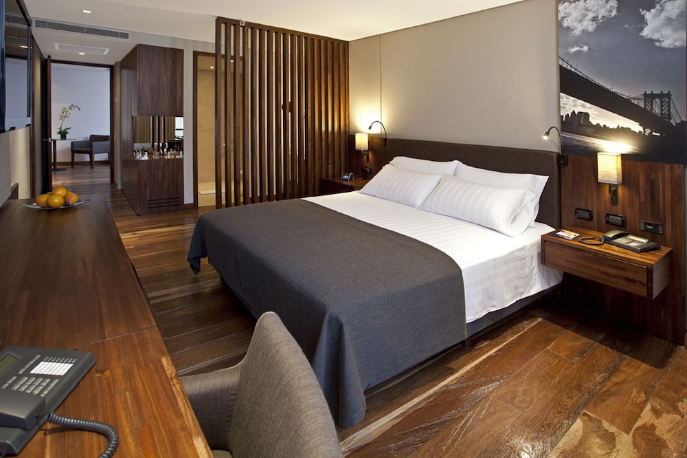 Standard Suite, 1 King Bed