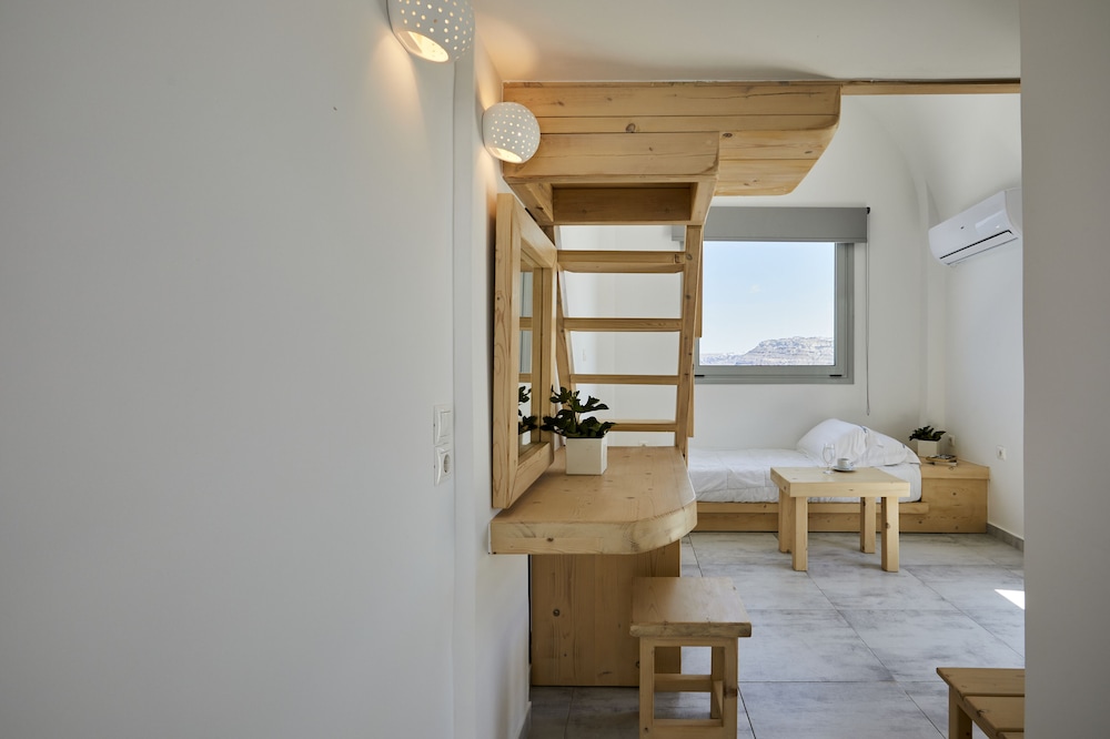 Junior Suite with Panoramic Caldera View