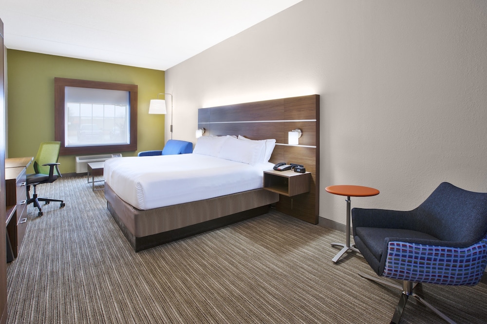 Suite, 1 King Bed - Photo 2