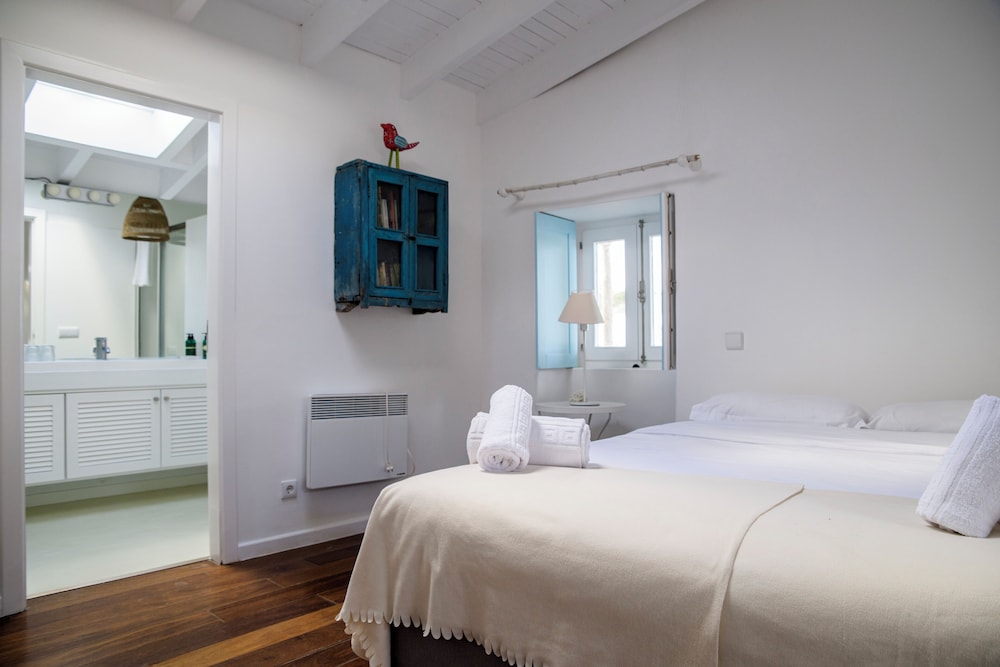 Cottage, 4 Bedrooms, Courtyard Area photo 1