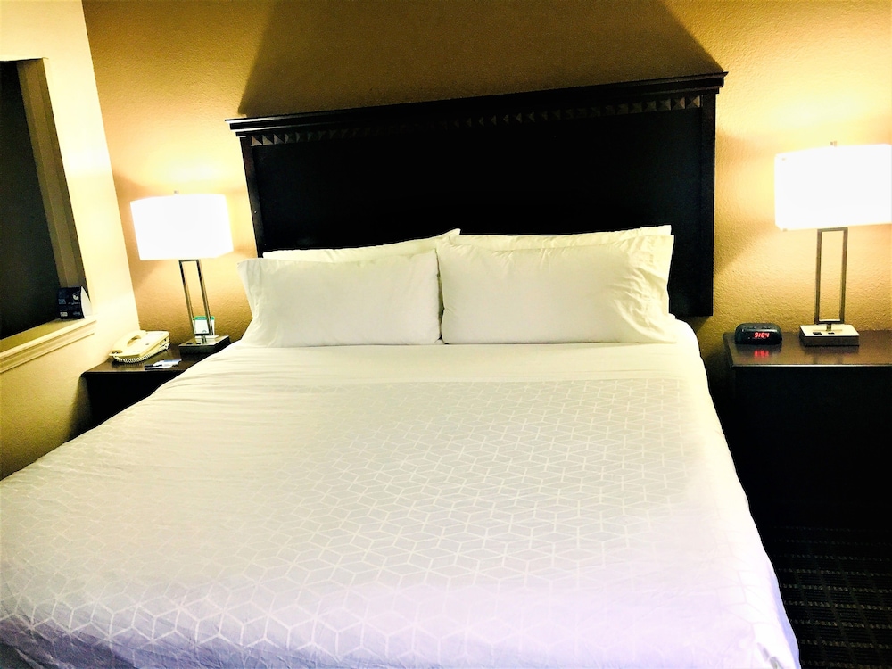 Standard Room, 2 Queen Beds - Photo 3