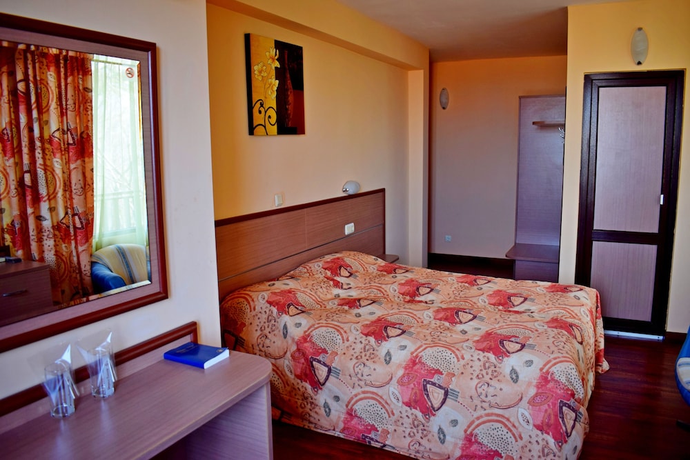 Standard Twin Room, Garden View photo 3