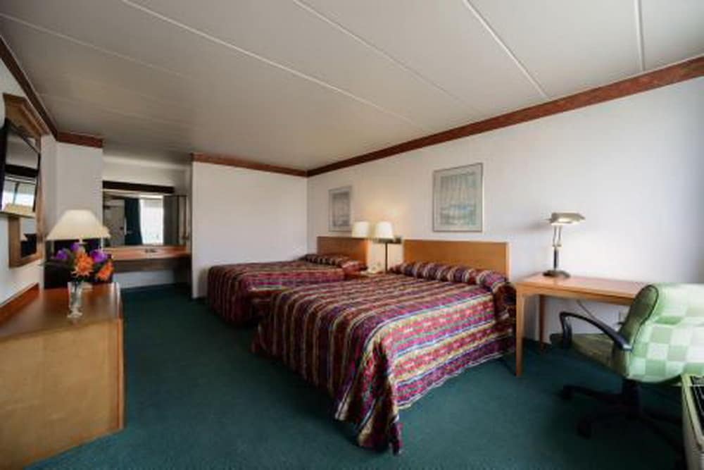 Standard Double Room, 2 Double Beds, Non Smoking - Photo 2
