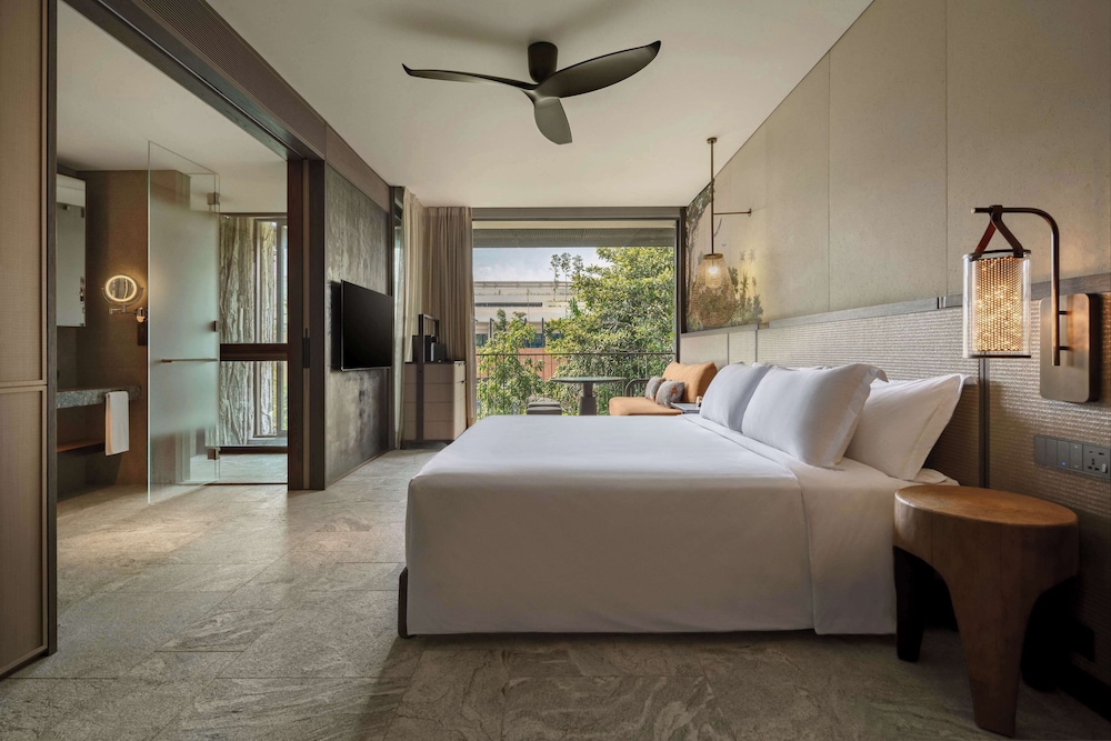 Room, 1 King Bed (Retreat) photo 1
