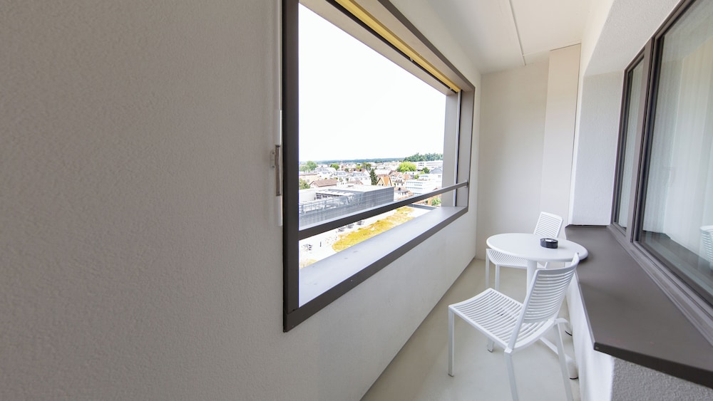 Junior Double or Twin Room, 1 King Bed, Balcony photo 3