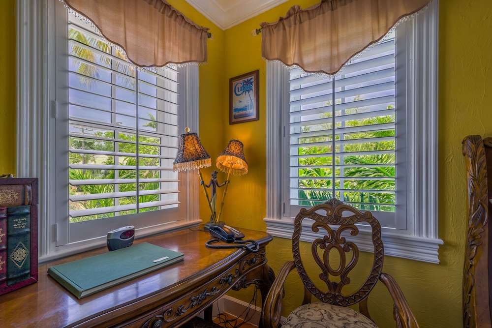 Luxury Havana Suite w/kitchenette photo 2