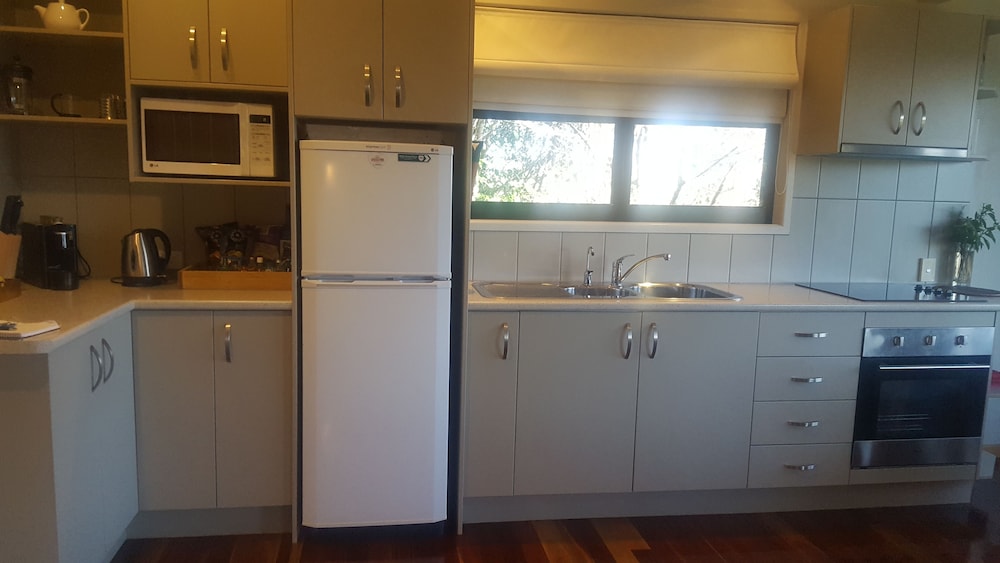 Deluxe Cottage, King Parrot photo 3