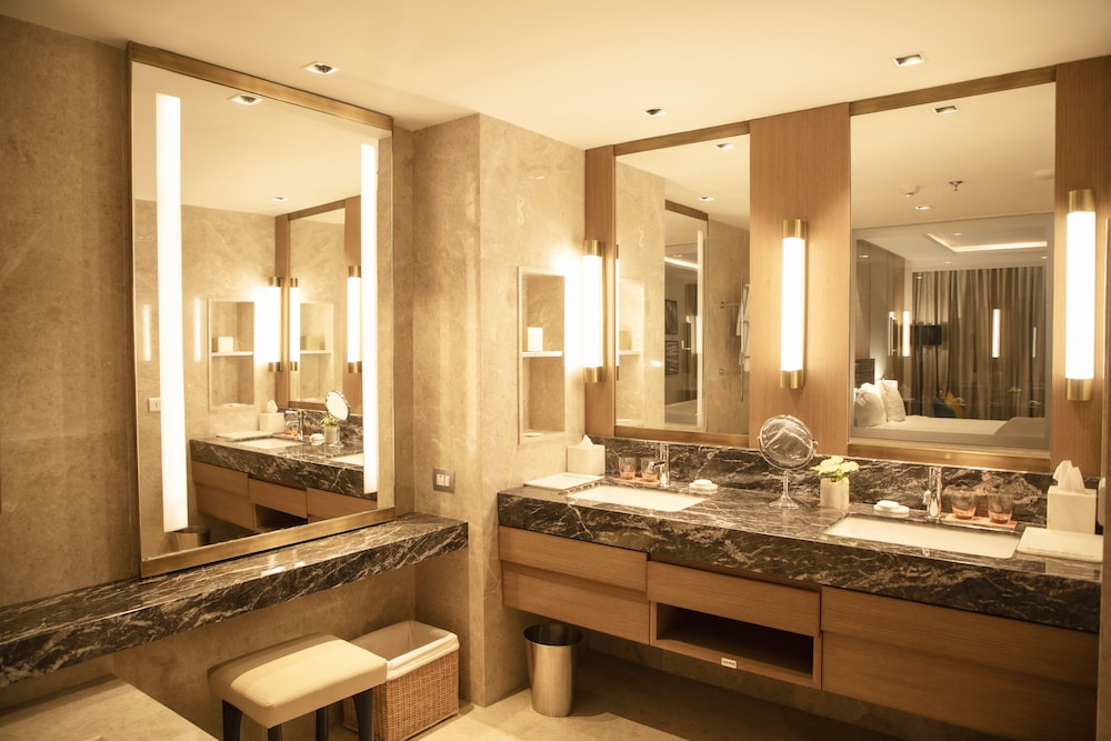 Suite, 1 King Bed (Presidential Suite) photo 3