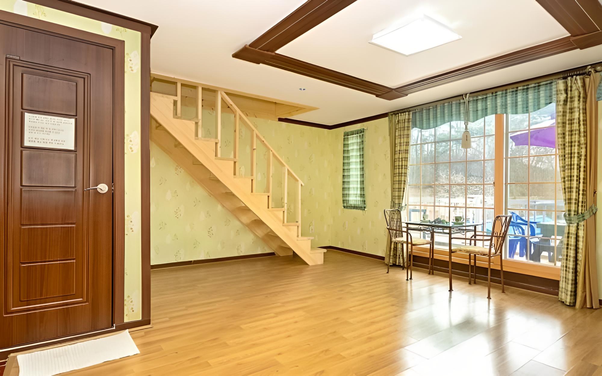 Room (No 202 ) photo 3
