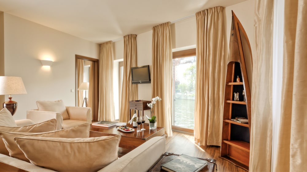 Suite (1 Person) photo 2