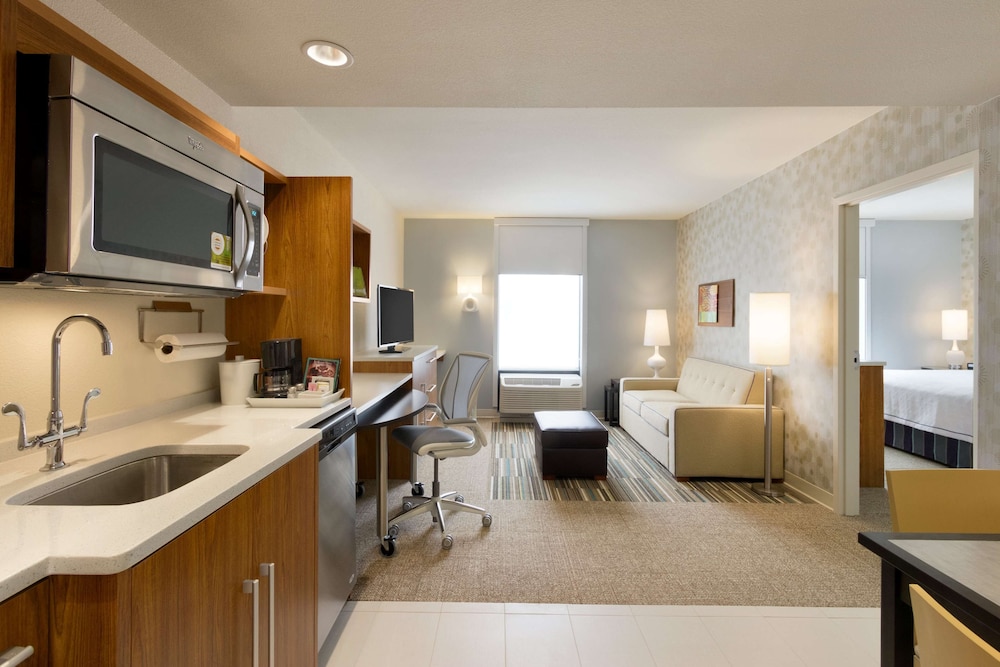 Suite, 1 King Bed, Accessible, Non Smoking (Hearing)