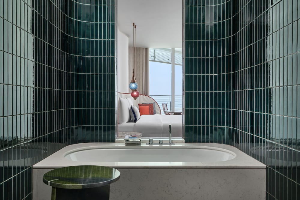Deluxe Room, 1 King Bed, Balcony, Sea View