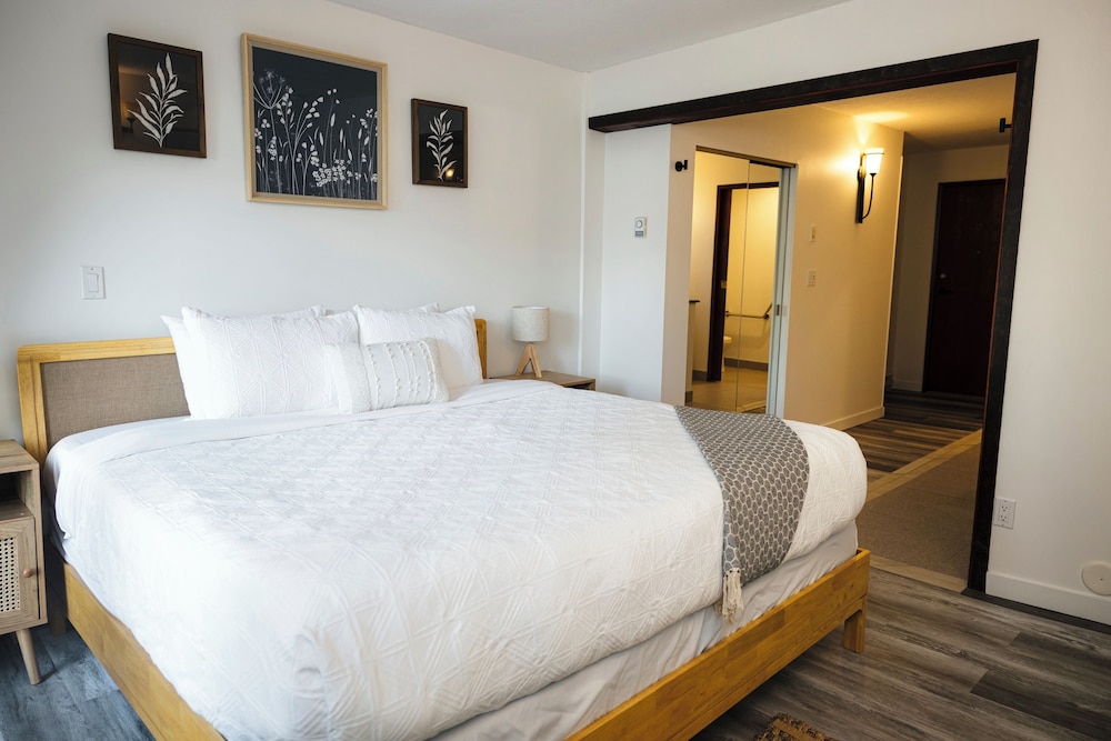 Deluxe Room, 1 King Bed, Ocean View
