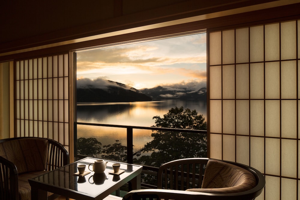 Japanese-style Room with Lake View WL4 photo 3