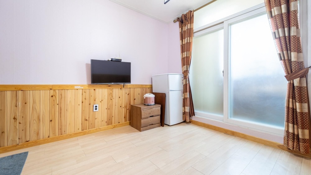 Basic Room, 1 Bedroom (saeteolgureum)
