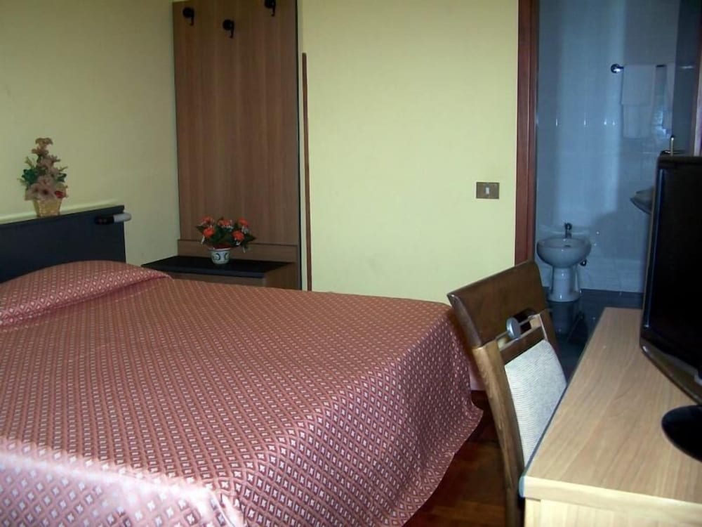 Triple Room - Photo 5