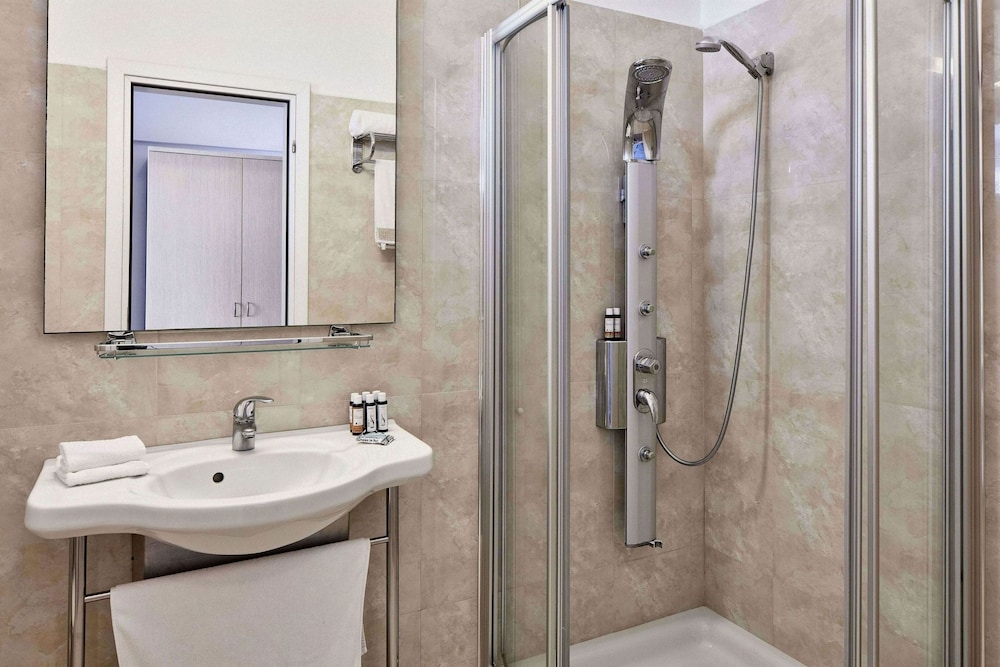 Standard Room - Photo 7