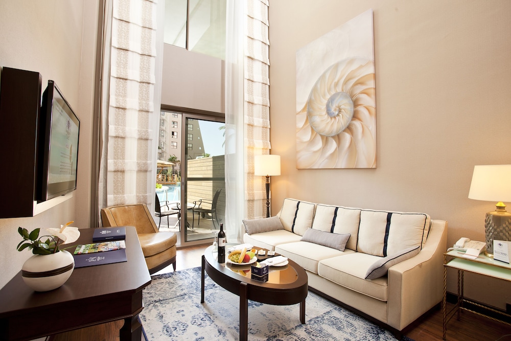 Duplex Swim Up Suite Pool Access photo 3
