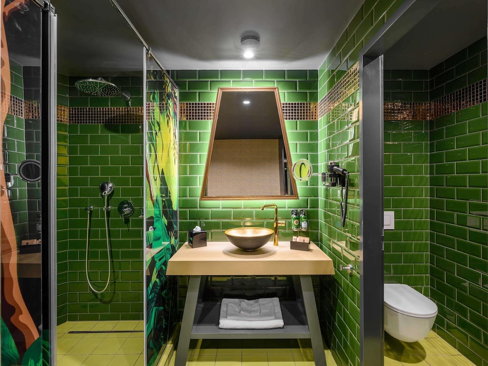 Deluxe Room, 1 King Bed, Sauna - Photo 5