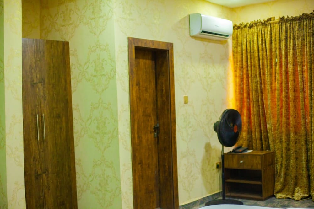 Executive Room - Photo 3