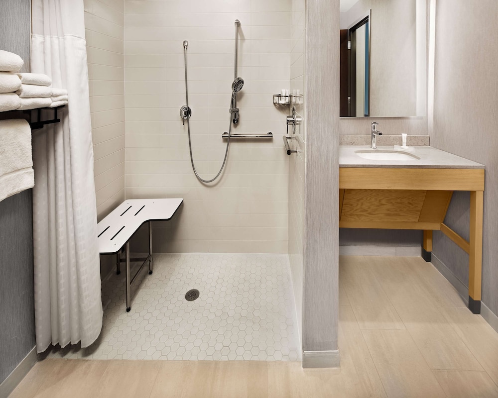 Suite, Accessible (2 Queen Beds with Sofa Bed, Shower) - Photo 3