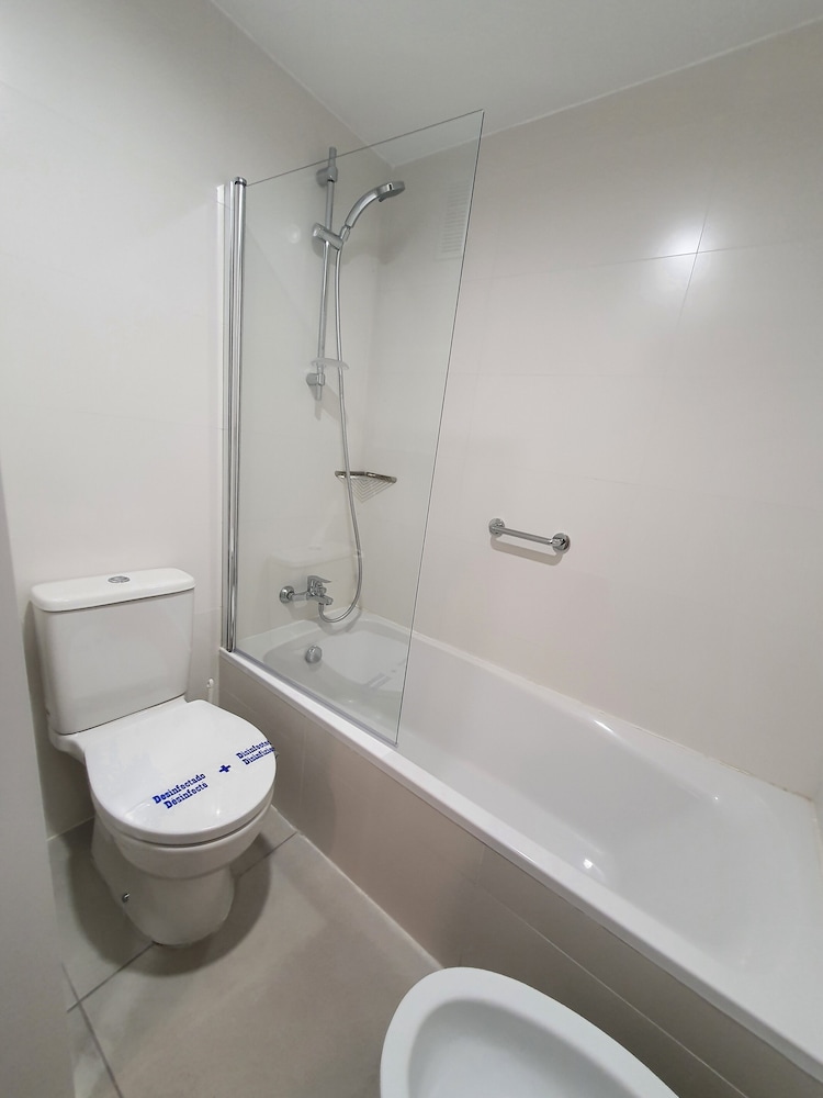 Double Room - Photo 8