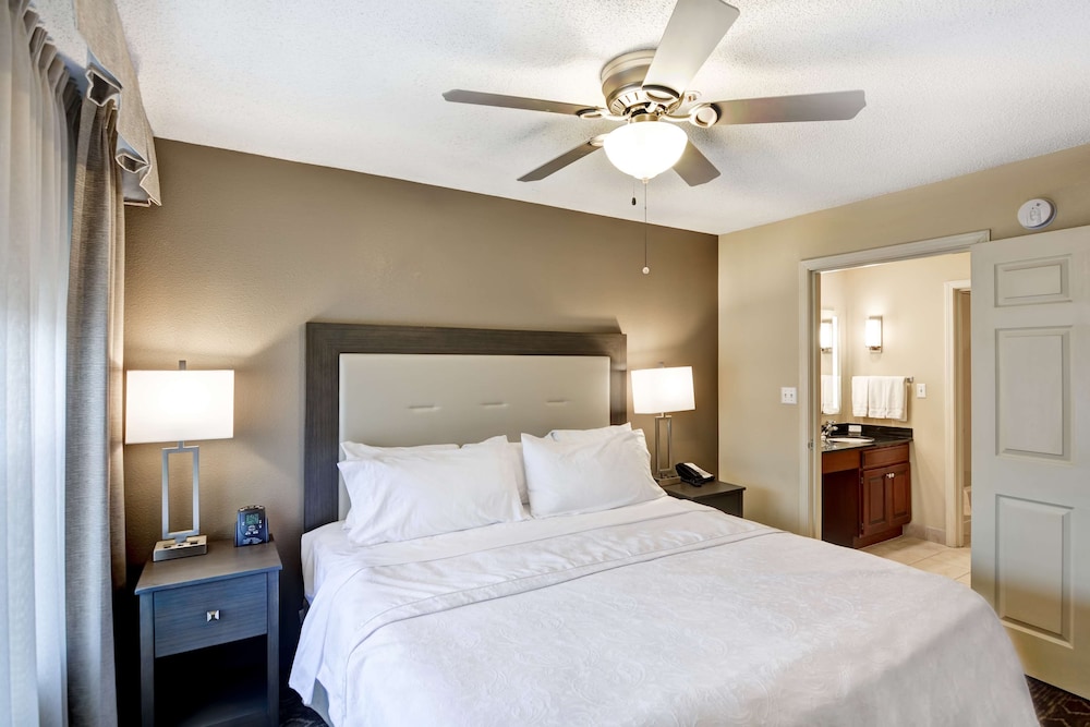 Room, 1 King Bed, Accessible, Fireplace (Roll-in Shower) photo 1