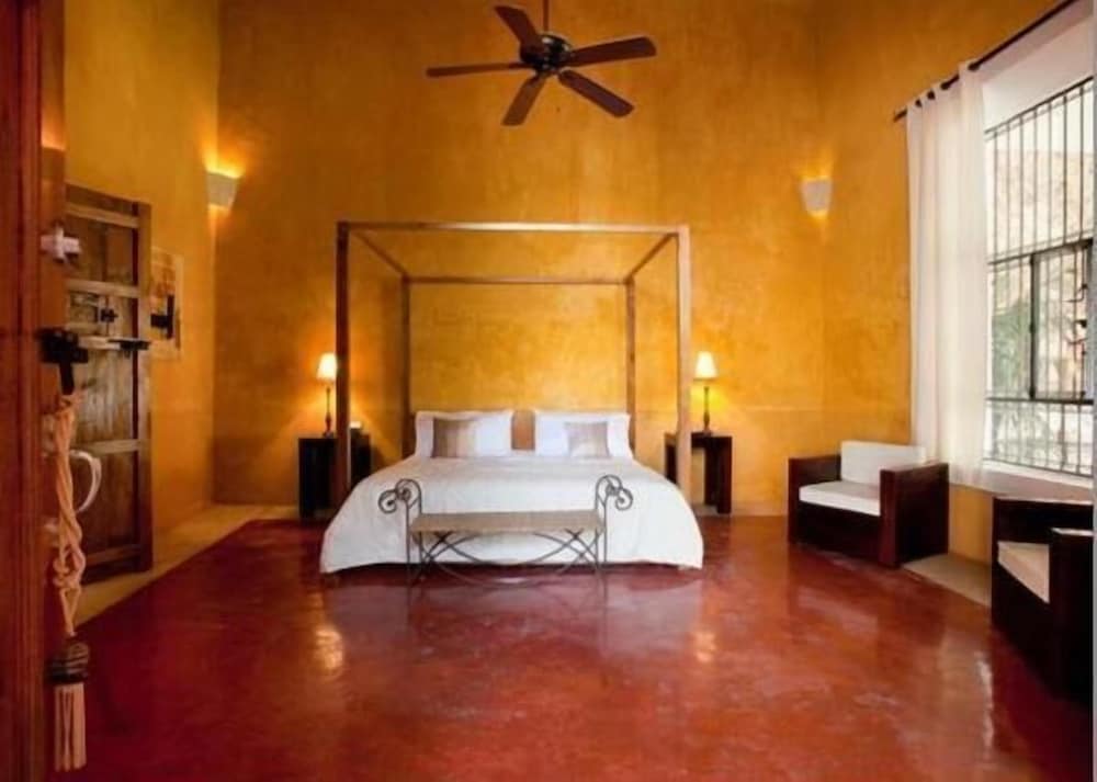 Deluxe Room, 1 King Bed - Photo 3