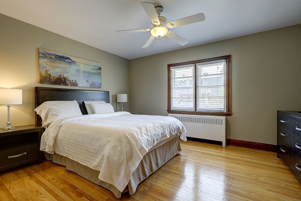 Premium Apartment, 1 Queen Bed, Non Smoking, Garden View photo 2