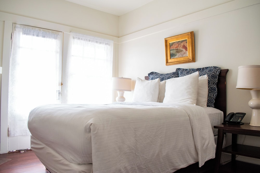 Room, 1 Queen Bed, Balcony photo 3