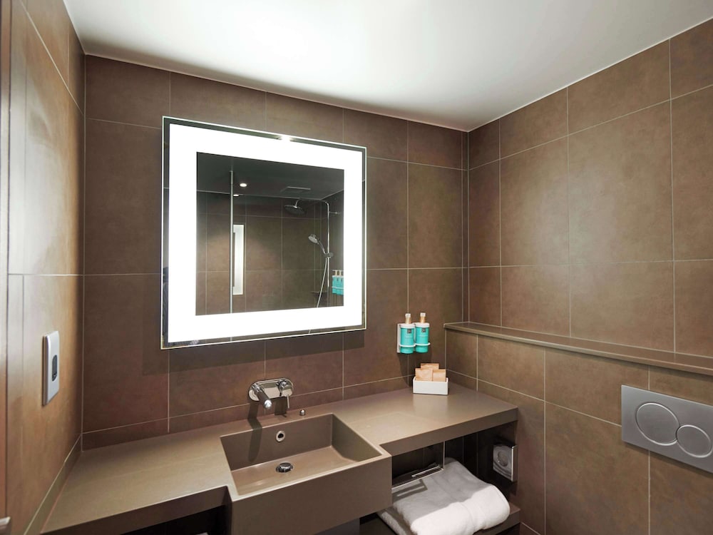 Premier Room, 1 Queen Bed (Executive) thumbnail 6